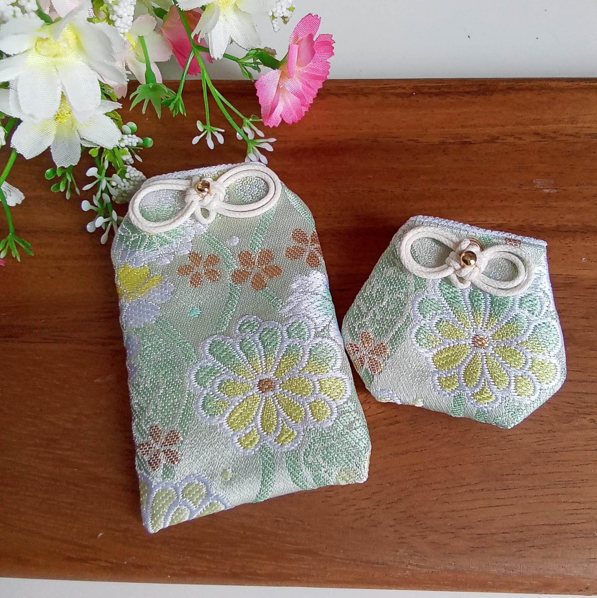 ❊新作❊　お守り袋　金欄　❋菊桜❋(パステルグリーン)　セット売りもあります